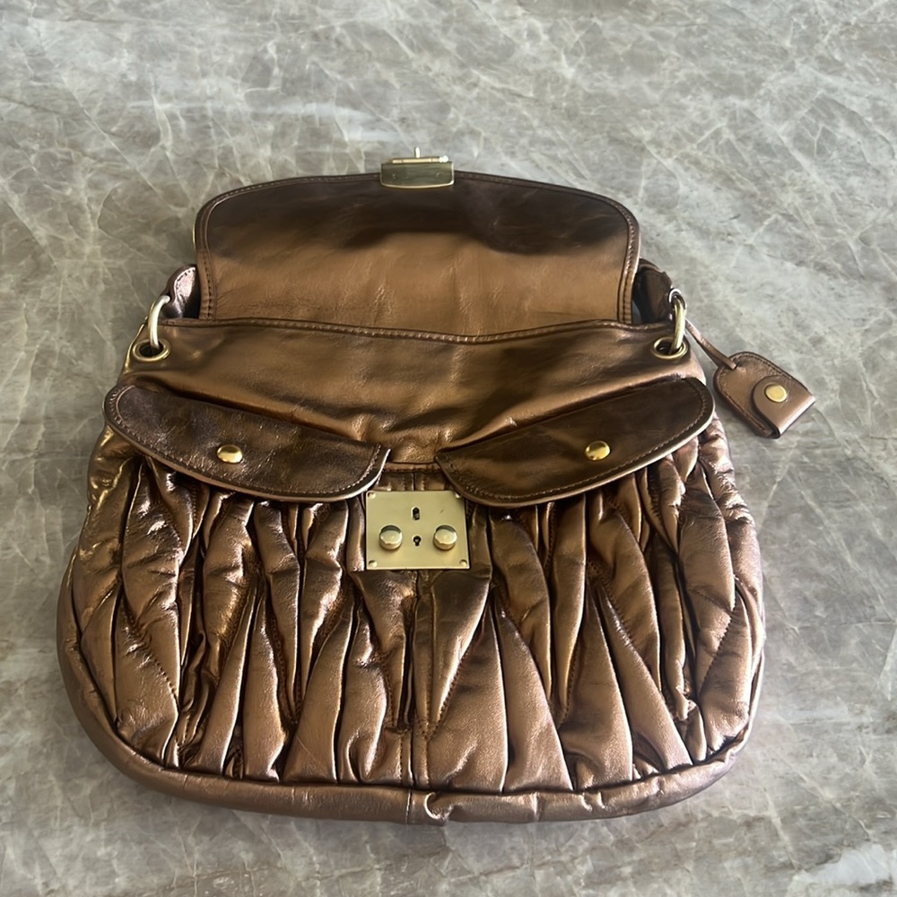 Miu Miu Iconic Matelasse Lux Copper/Rose Gold Quilted Leather Shoulder Hand Bag. - Picture 9 of 11